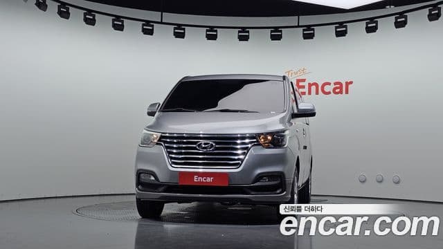Grand Starex 4WD Wagon 12 locuri