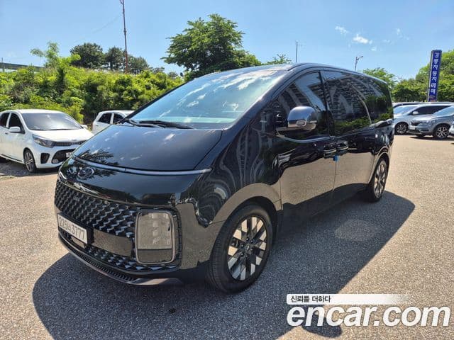 Staria 4WD Lounge 7 locuri