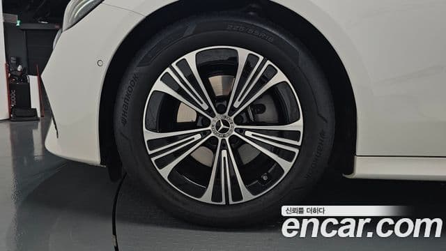 Clasa E E200 Avantgarde