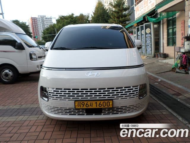 Staria L3.5 Cargo 3 locuri