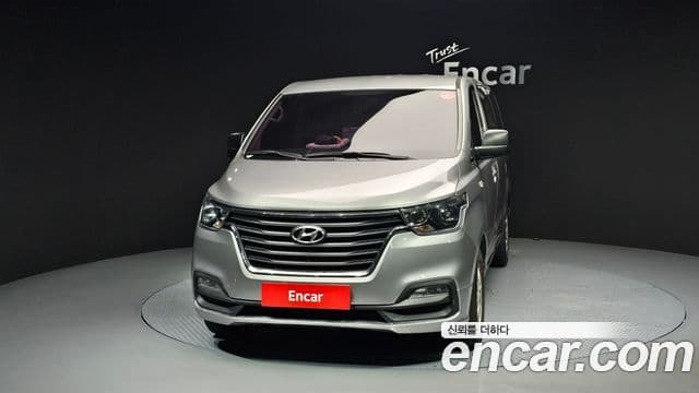 Grand Starex Van 3 locuri