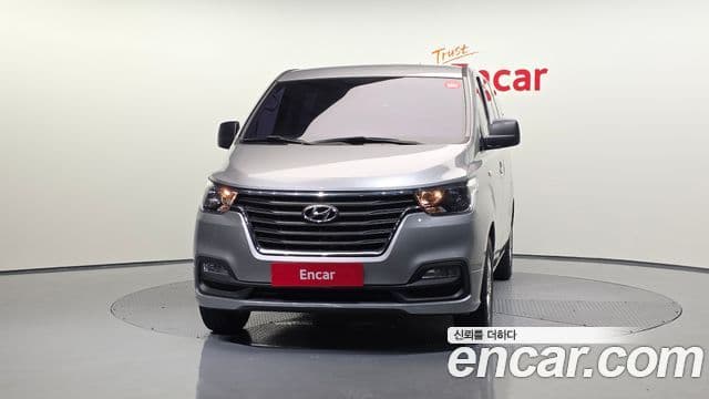 Grand Starex Wagon 11 locuri
