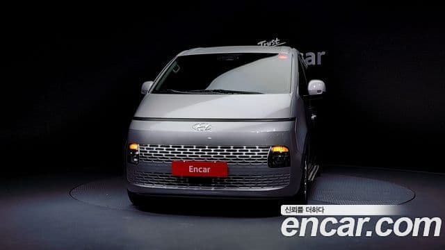 Staria Tourer 9 locuri
