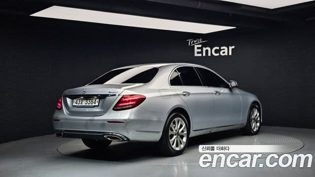 Clasa E E300 4MATIC Exclusive