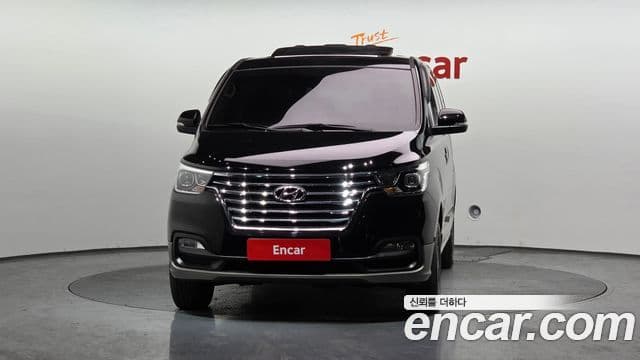 Grand Starex 4WD Urban 9 locuri