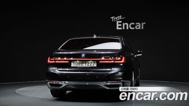 Seria 7 740i Design Pure Excellence