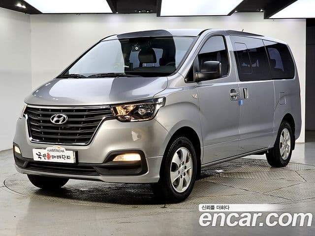 Grand Starex 4WD Wagon 12 locuri