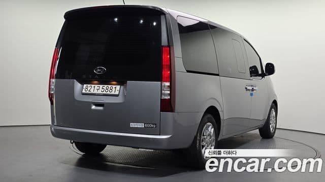 Staria L3.5 Cargo 5 locuri