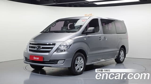 Grand Starex 4WD 12 locuri Wagon