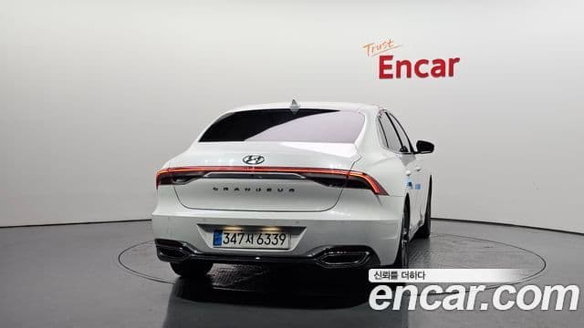 Grandeur 3.0 LPi (Rent-a-car)
