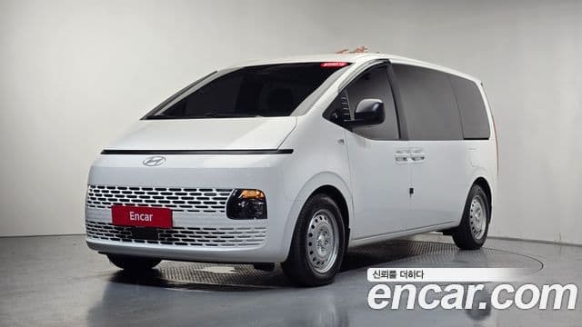 Staria Tourer 11 locuri