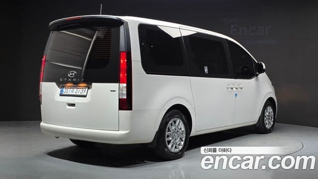 Staria 4WD Tourer 9 locuri