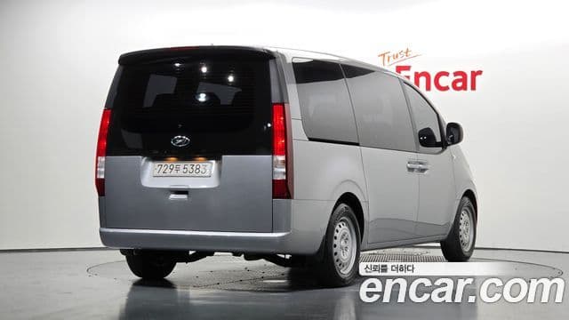 Staria Tourer 11 locuri