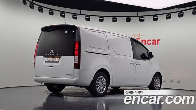 Staria Cargo 3 locuri