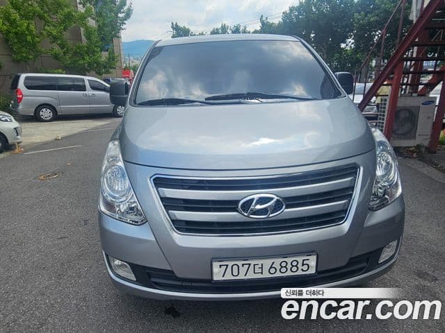 Grand Starex Wagon 12 locuri
