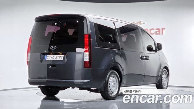 Staria Tourer 11 locuri