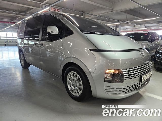 Staria Cargo 5 locuri