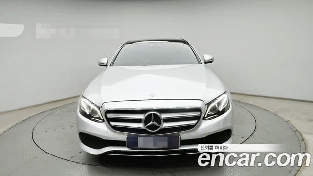 Clasa E E300 4MATIC Avantgarde
