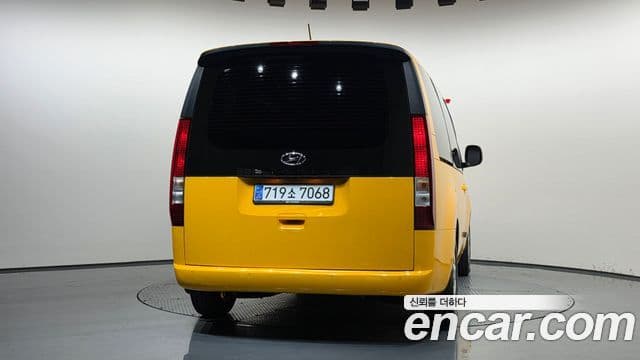 Staria Tourer 11 locuri