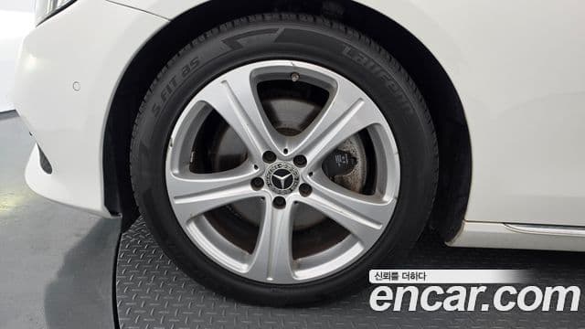 Clasa E E200 Avantgarde