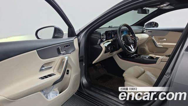 Clasa A A220 Sedan