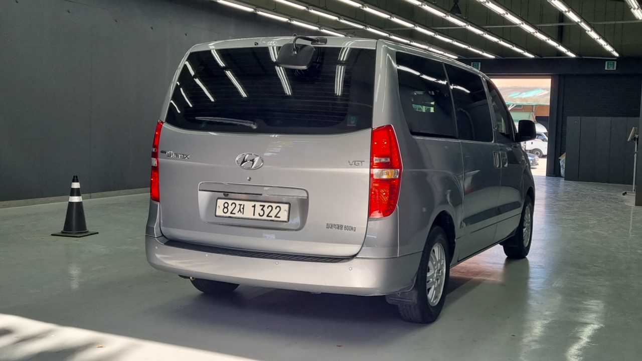 Grand Starex Van 3 locuri
