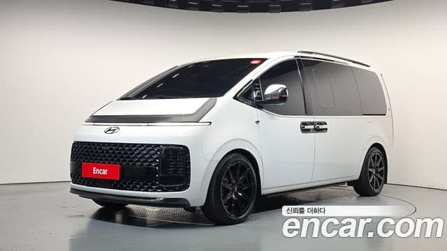 Staria L3.5 Lounge 9 locuri