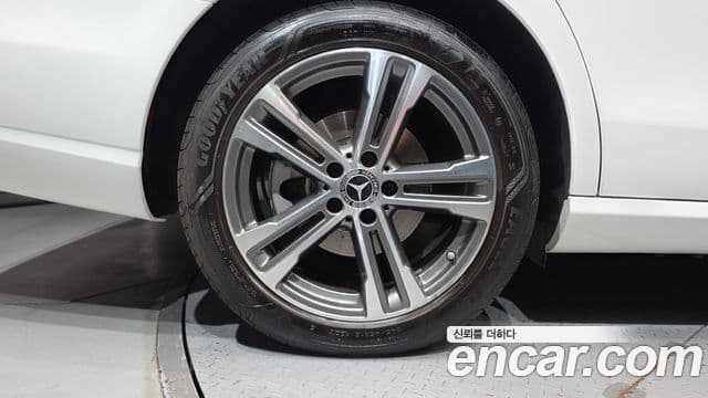 Clasa E E250 Avantgarde