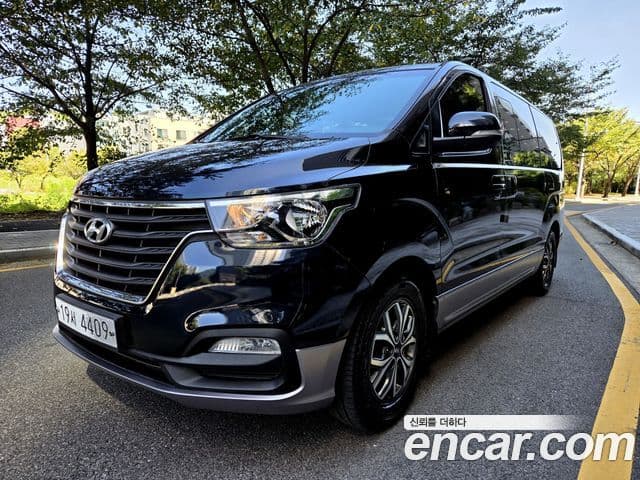Grand Starex Urban 9 locuri