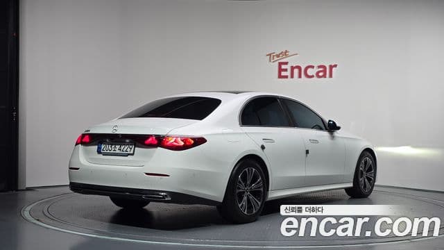 Clasa E E200 Avantgarde
