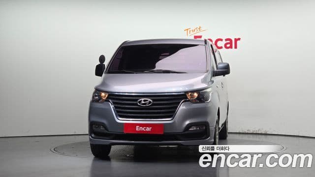 Grand Starex Van 3 locuri