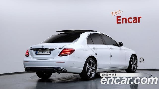 Clasa E E300 4MATIC Avantgarde