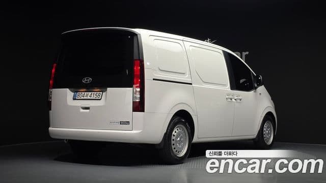 Staria Cargo 3 locuri
