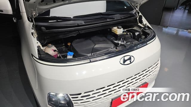 Staria Tourer 11 locuri