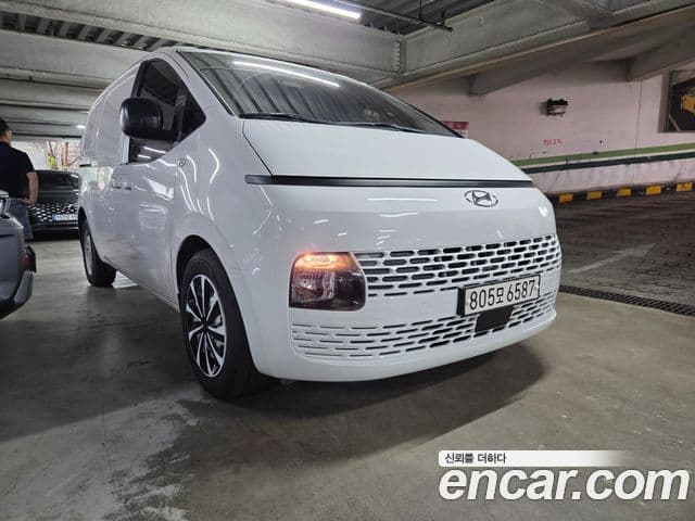 Staria Cargo 3 locuri