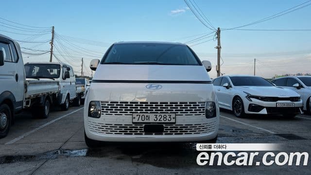 Staria Tourer 11 locuri