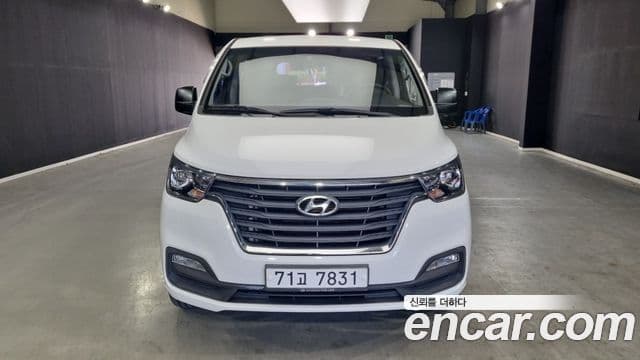 Grand Starex 4WD Wagon 12 locuri