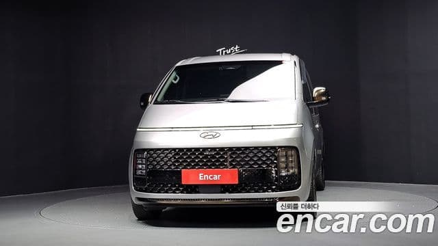 Staria 4WD Lounge 7 locuri