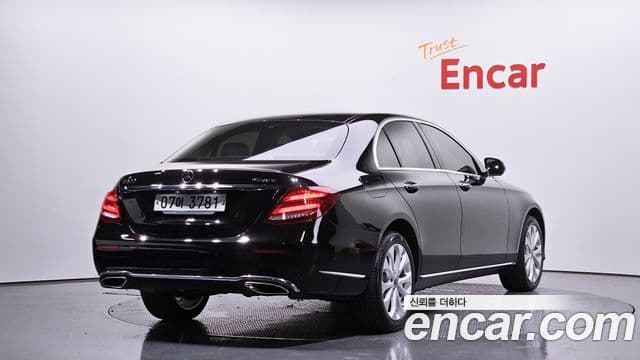 Clasa E E300 4MATIC Exclusive Standard