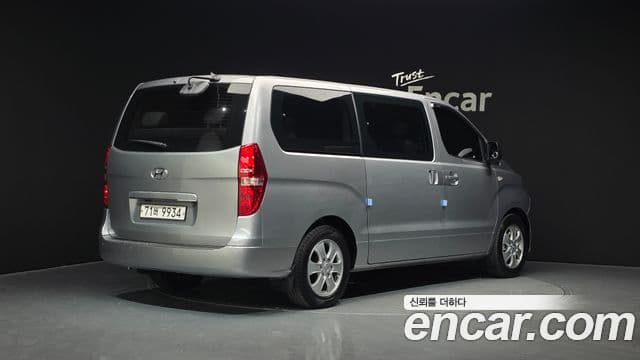 Grand Starex Wagon 12 locuri