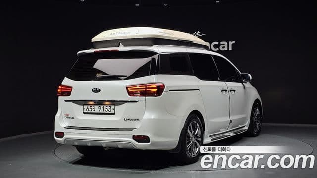 Carnival Benzină 7 locuri Limousine