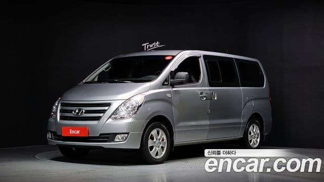 Grand Starex 4WD 11 locuri Wagon