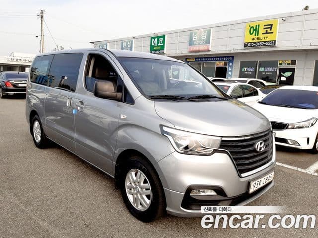 Grand Starex Van 3 locuri