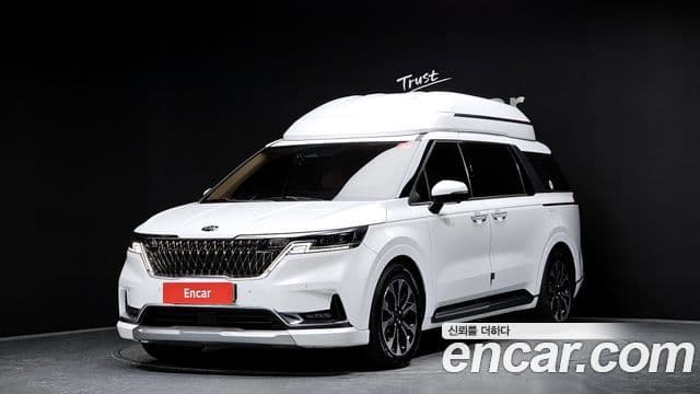 Carnival Benzină 7 locuri Hi-Limousine