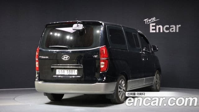 Grand Starex Urban 9 locuri