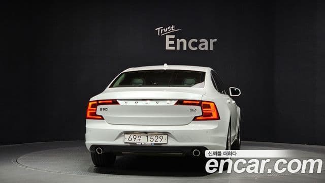 S90 D4 Momentum