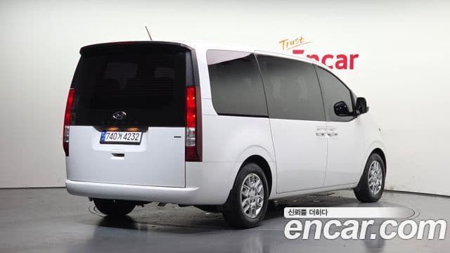 Staria 4WD Tourer 11 locuri
