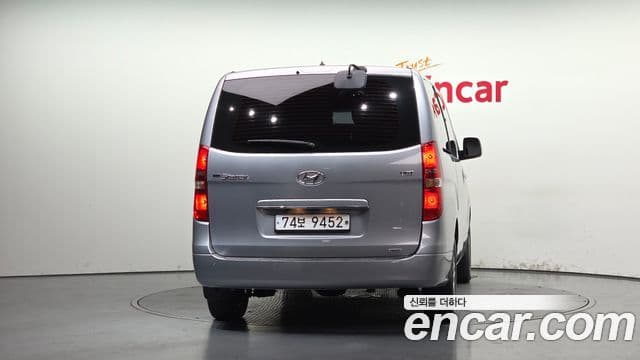 Grand Starex 4WD Wagon 11 locuri