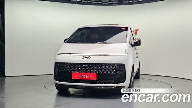 Staria 4WD Lounge 7 locuri