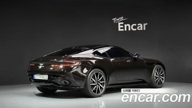 DB11 4.0 V8 Coupé